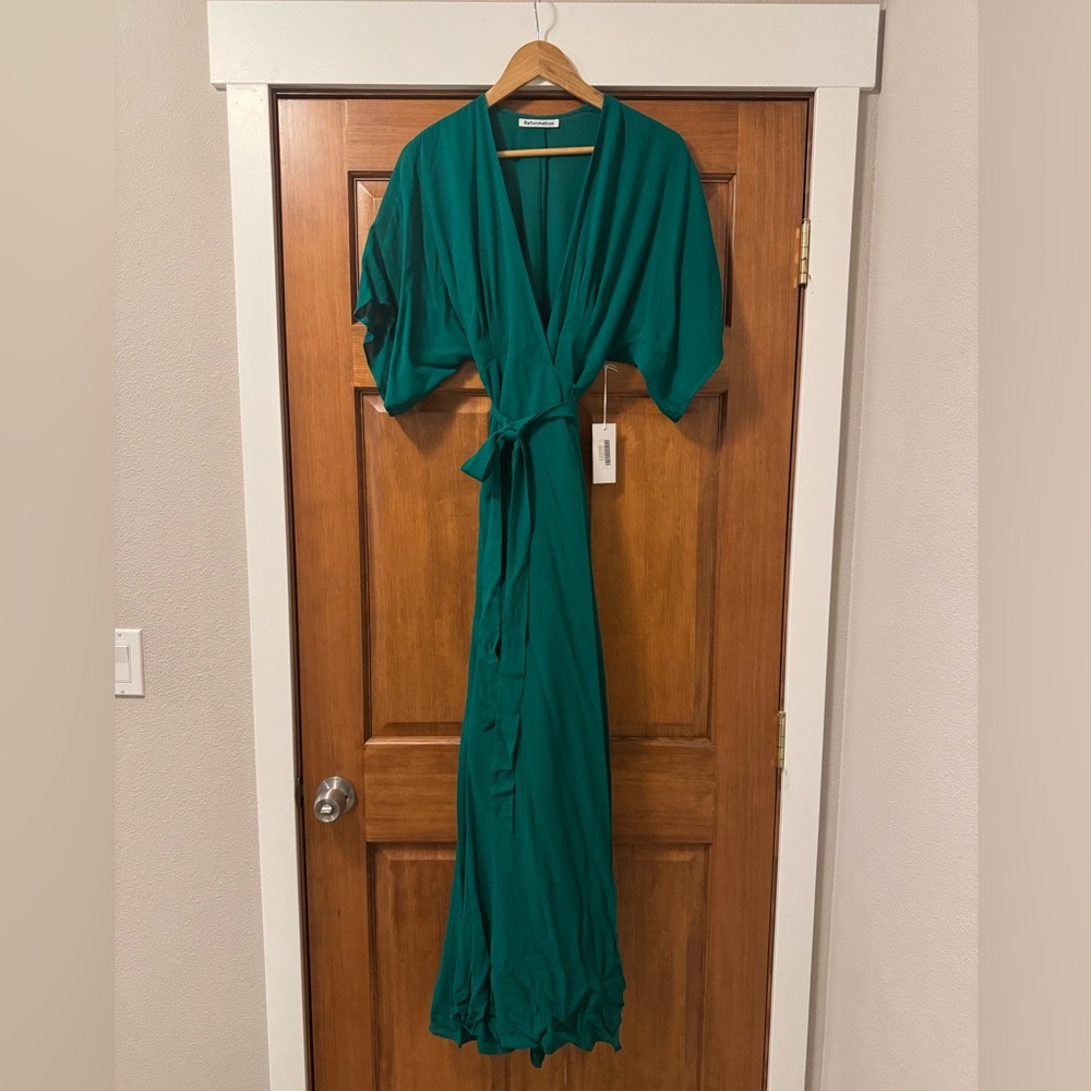 Reformation - Winslow Dress
Size medium